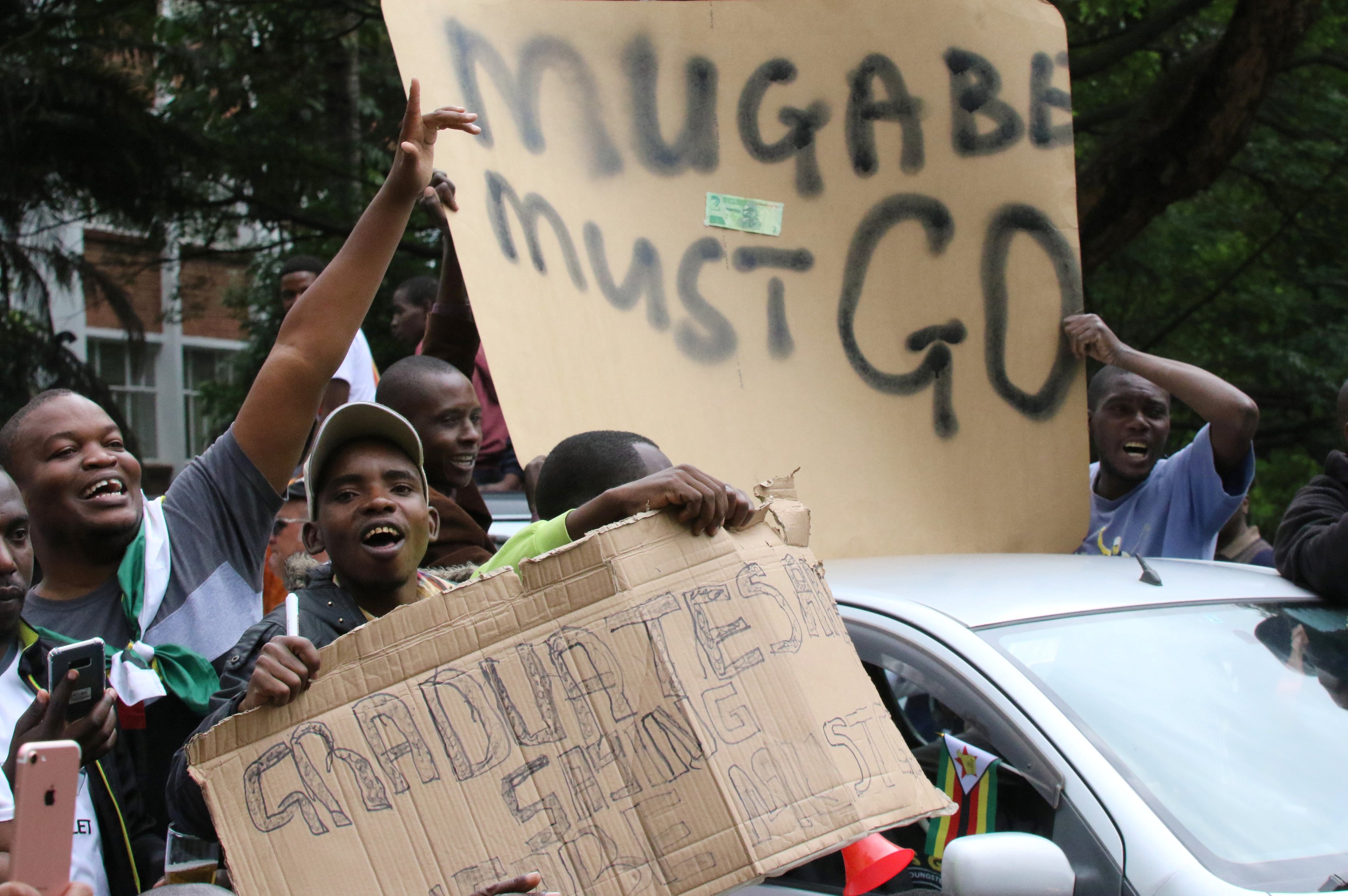 Zimbabve'de devrik lider ayrılık kararını açıklayacak
