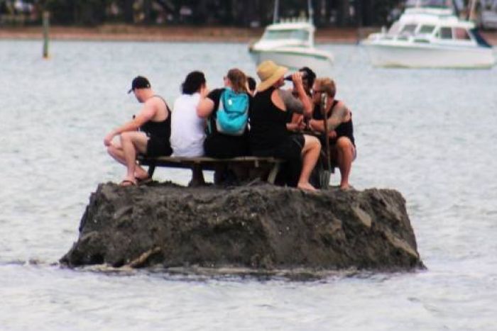 Yeni Zelanda'da sahilde alkol yasağına 'adacıklı' çözüm