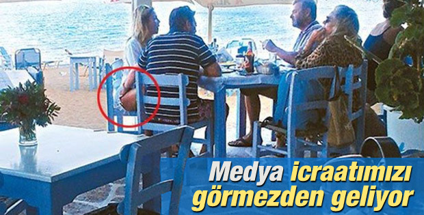 Yunan bakanın eli için açıklama: Okşamadı sadece değdi