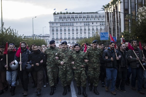 Yunanistan'daki 17 Kasım gösterilerinde olaylar çıktı