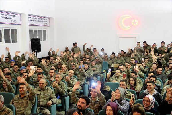 Diyarbakır'da askerlere moral konseri