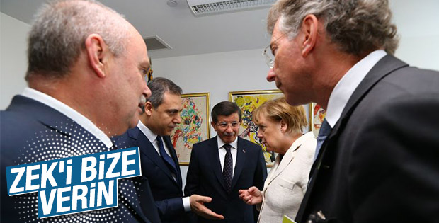 Başbakan Davutoğlu Merkel'den kaçak savcıları istedi