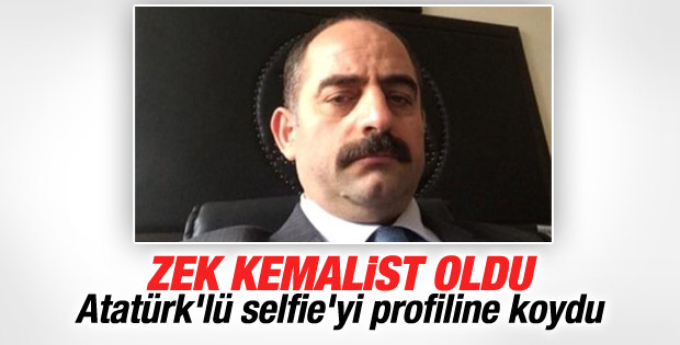 Zekeriya Öz Atatürk fotoğrafıyla selfie çekti