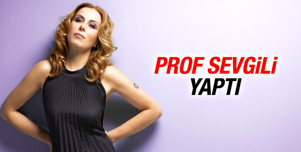 Zuhal Olcay profesör aşkıyla görüntülendi