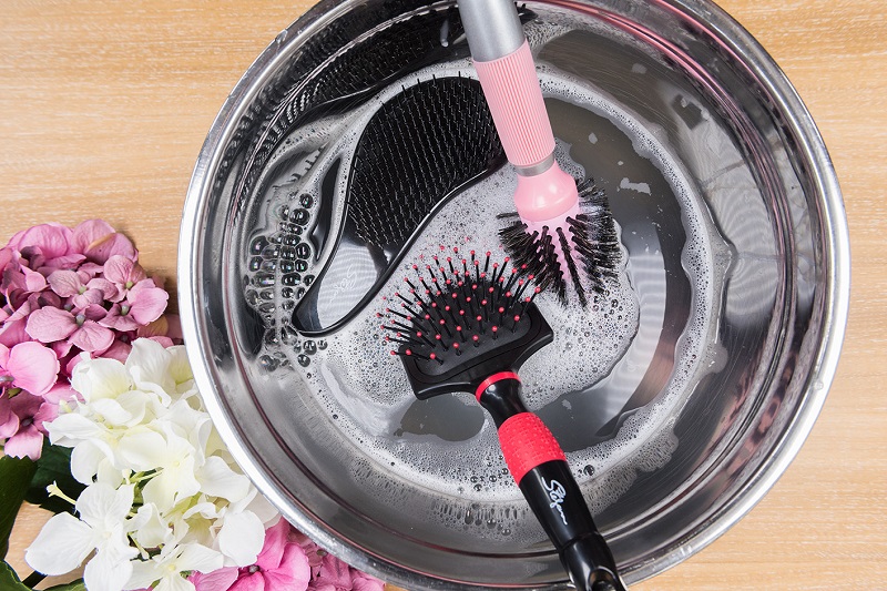 Signs that your hairbrush needs replacing #2