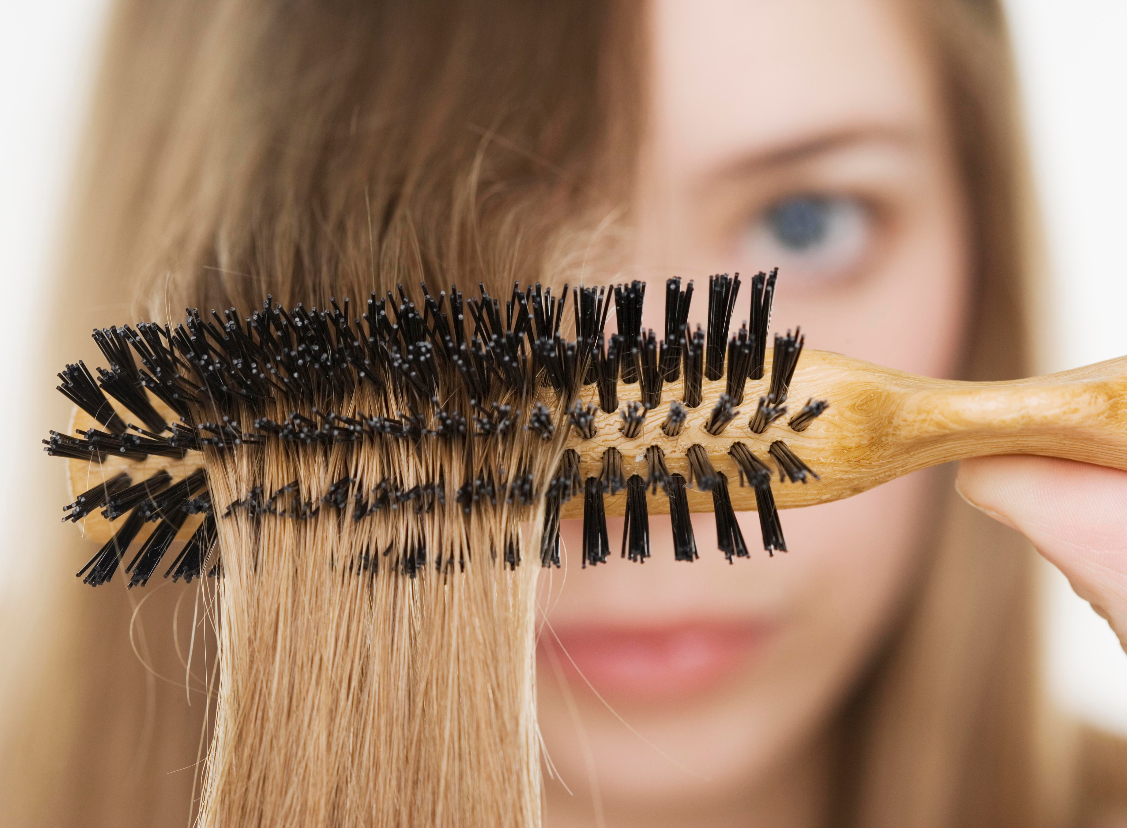Signs that your hairbrush needs replacing #1