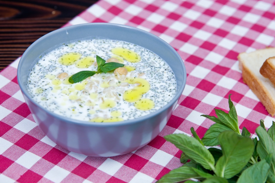 İçinizi ferahlatacak lezzet: Ayran aşı çorbası