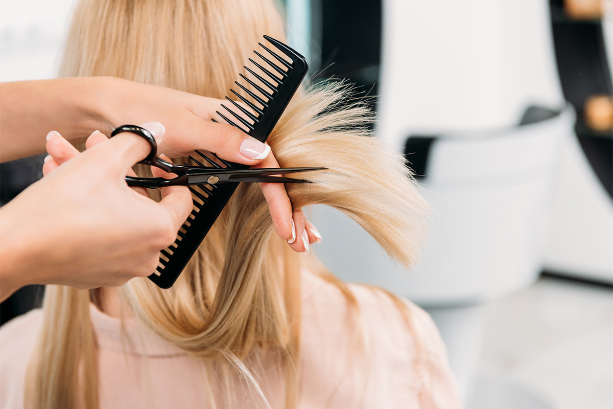 8 signs that it's time to cut your hair #1