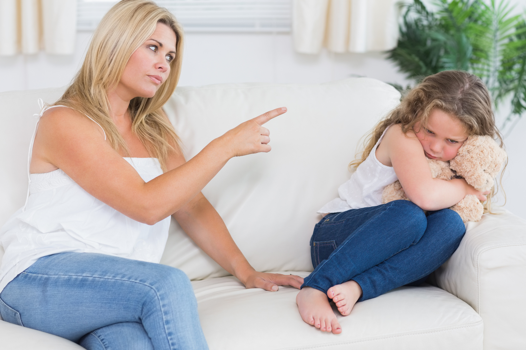 10 signs you were raised by narcissistic parents #1