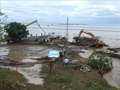 Sel Karadeniz'i vurdu