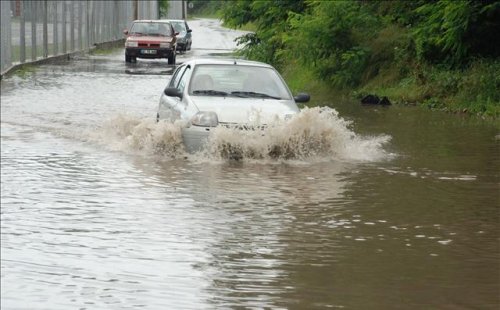 Sel Karadeniz'i vurdu