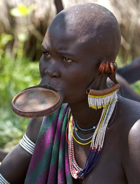 Afrika kabilelerinden renkli aksesuarlar