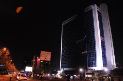 İbrahim Tatlıses başından vuruldu 