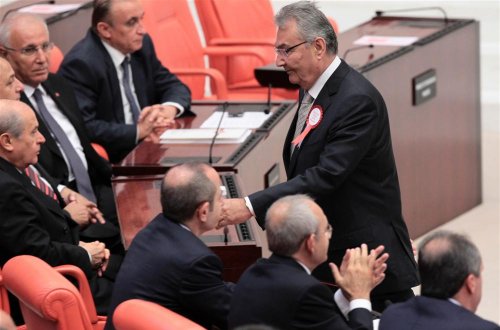 CHP iki hafta sonra yemin ediyor