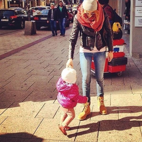 Meryem Uzerli kızı Lara'nın yüzünü gösterdi 