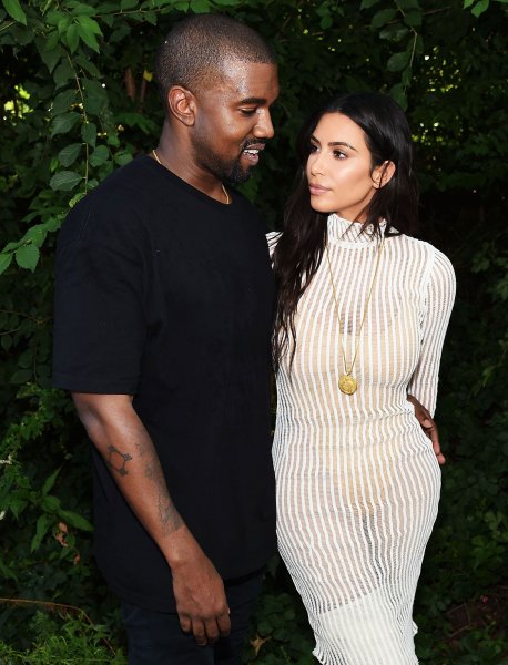 Kim Kardashian'dan eşi Kanye West'e destek