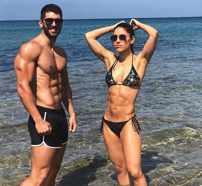 Fit anne Irmak Ünal çocuklarıyla tatilde 