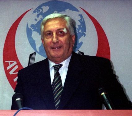 Kare kare Emekli Orgeneral Çevik Bir