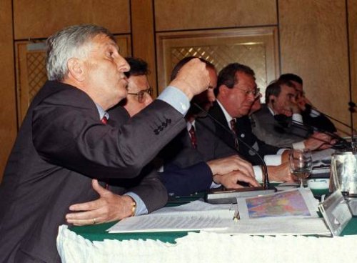 Kare kare Emekli Orgeneral Çevik Bir