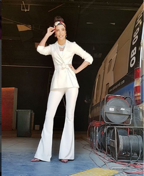 Deniz Akkaya 12 yıl aradan sonra yeniden podyumda