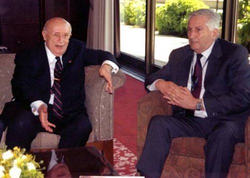 Kare kare Emekli Orgeneral Çevik Bir