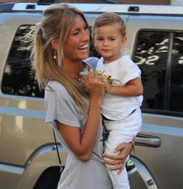 Çağla Şikel zamana meydan okuyan ünlülerden