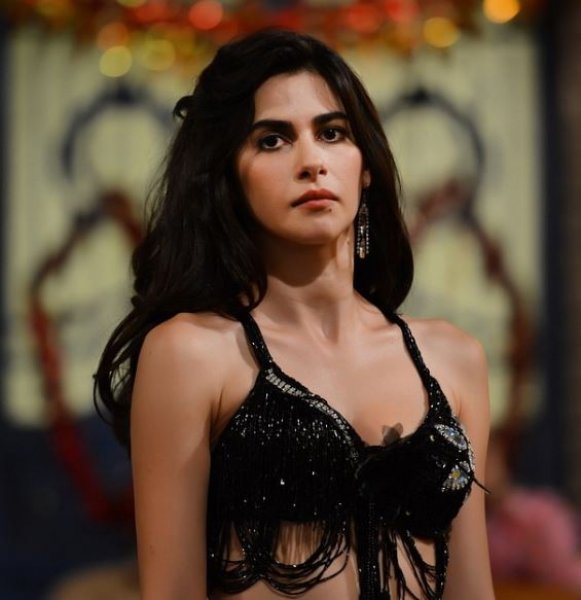 Nesrin Cavadzade sosyal medyaya geri döndü