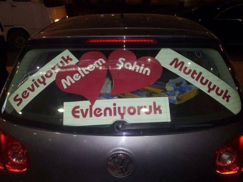 İlginç gelin arabası yazıları 