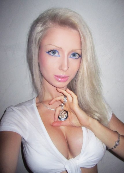 Barbie bebek  Valeria Lukyanova saldırıya uğradı