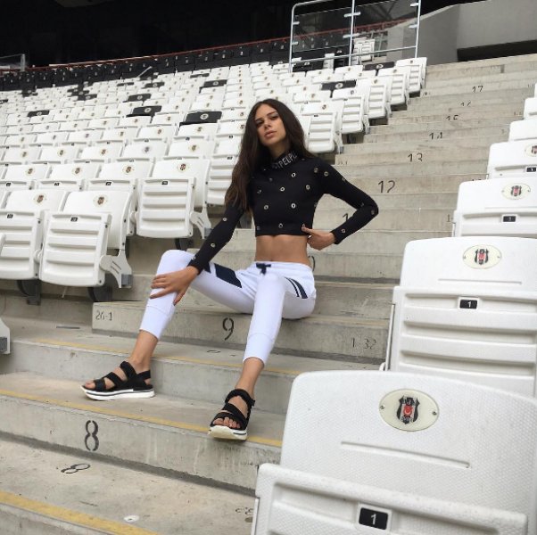 Defne Samyeli'nin kızı Deren Talu okulu bıraktı 