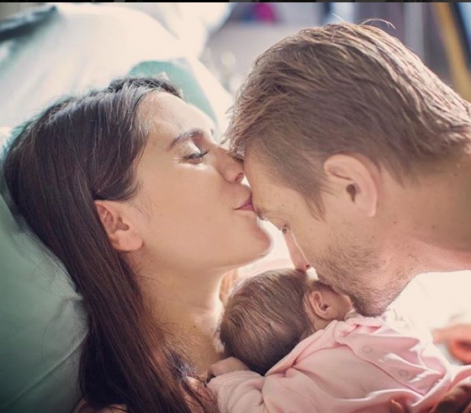 Oyuncu Şükran Ovalı doğum fotoğraflarını paylaştı