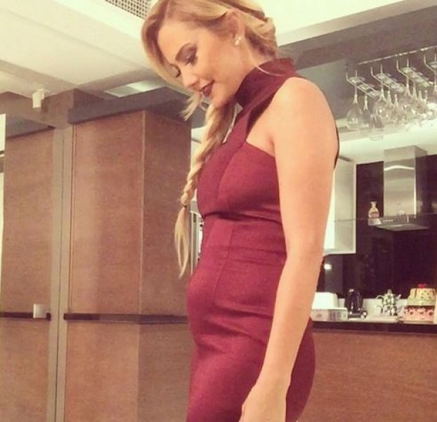 7 Aylık hamile  Ece Erken spora devam ediyor 