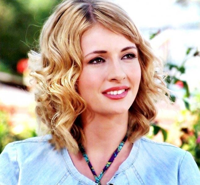 Yasemin Allen: Önce kariyer sonra çocuk