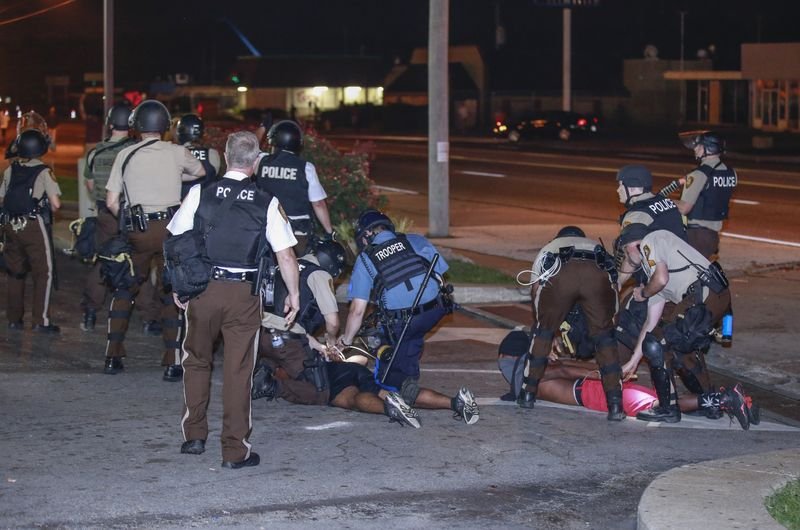 Amerika'da gözaltına alınan muhabirin fotoğrafladığı anlar