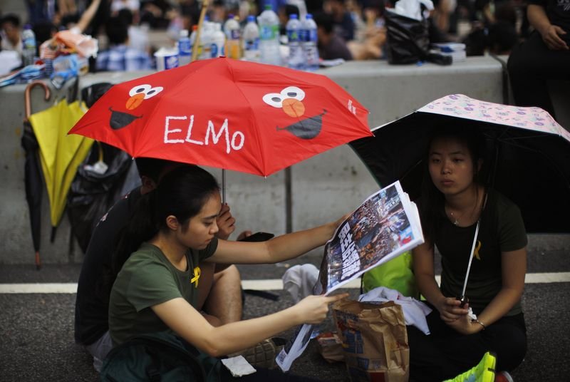 Hong Kong'da Şemsiye Devrimi sürüyor