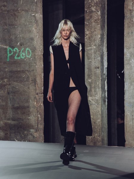 Paris Moda Haftası'nda ilginç defile