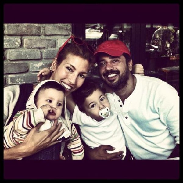 Çağla Şıkel çocuklarıyla Bebek turunda