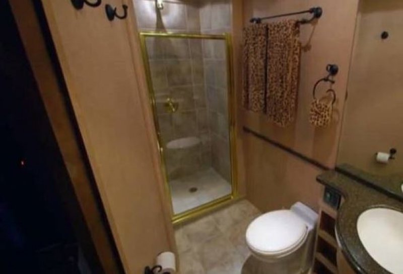 Brad Pitt'in lüks karavanı