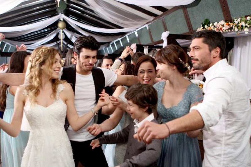 Kenan İmirzalioğlu ile Sinem Kobal evleniyor