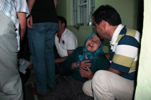 Şehit ailelerin evine ateş düştü