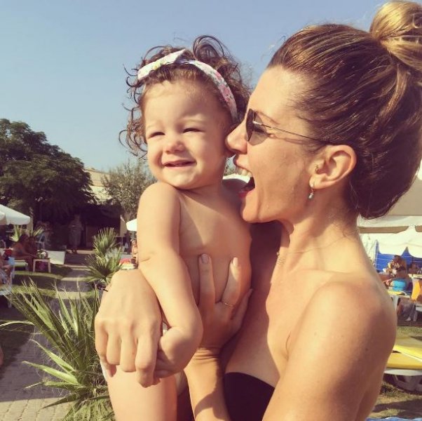 Gökçe Bahadır'ın kitesurf keyfi 