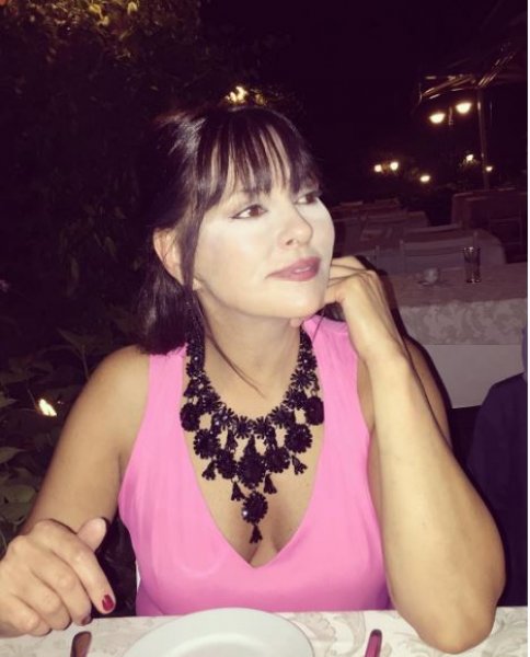 Aydan Şener bikinili fotoğrafını paylaştı