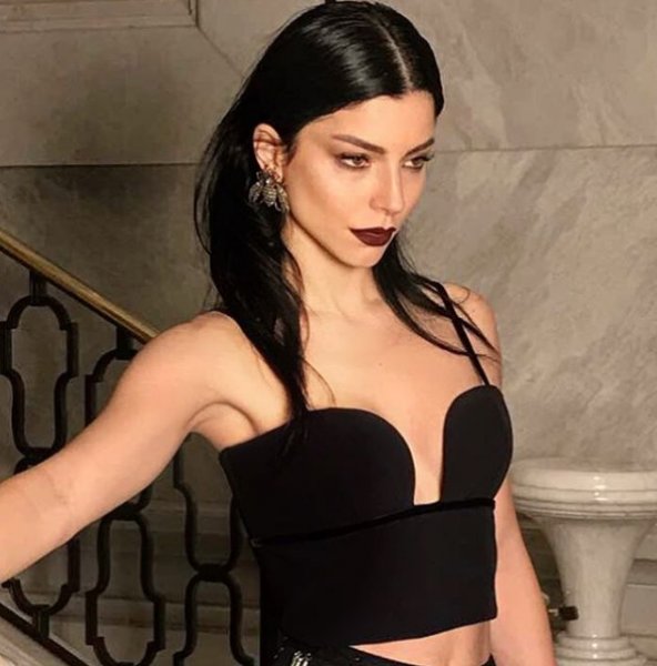Merve Boluğur gecelerde