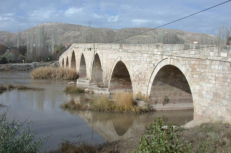 Tarihe tanıklık eden köprüler