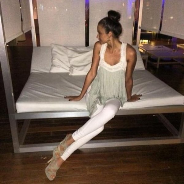 Şafak Sezer: Açalya bacaklarını yanlara doğru açıyor