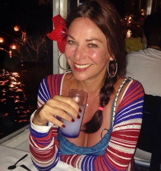 Şenay Gürler torunuyla alışverişte