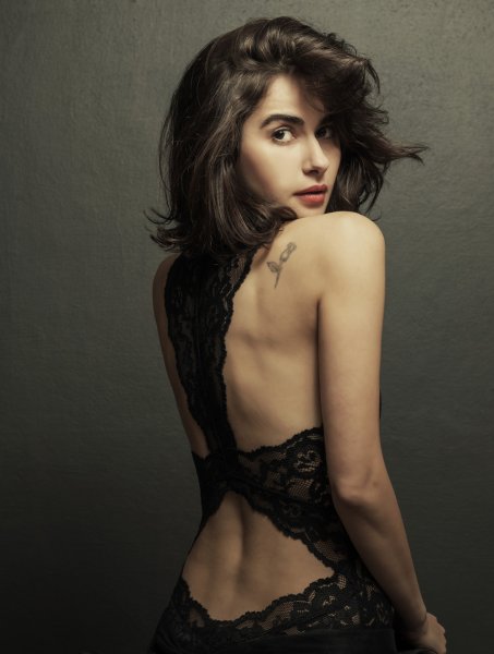 Nesrin Cavadzade sosyal medyaya geri döndü