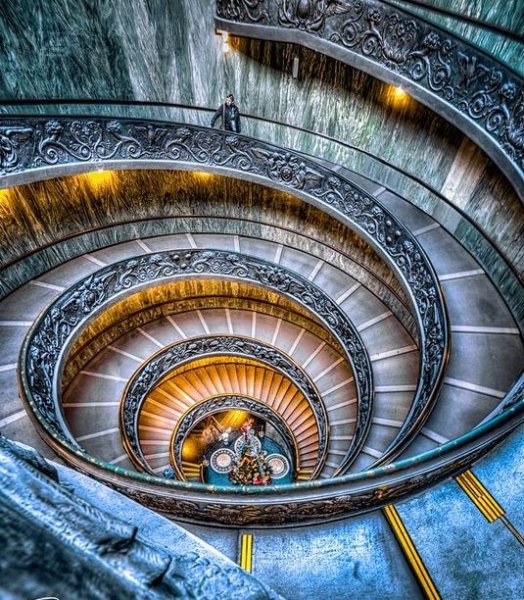 Tasarımlarıyla göz dolduran ilginç merdivenler