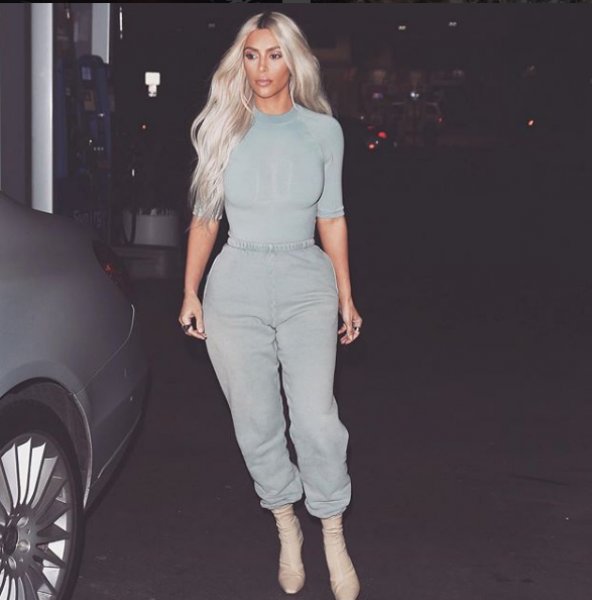 Kim Kardashian çocuklarının fotoğrafını paylaştı 