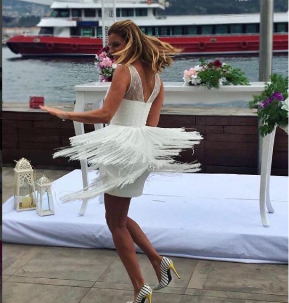 Ece Vahapoğlu dünya evine girdi